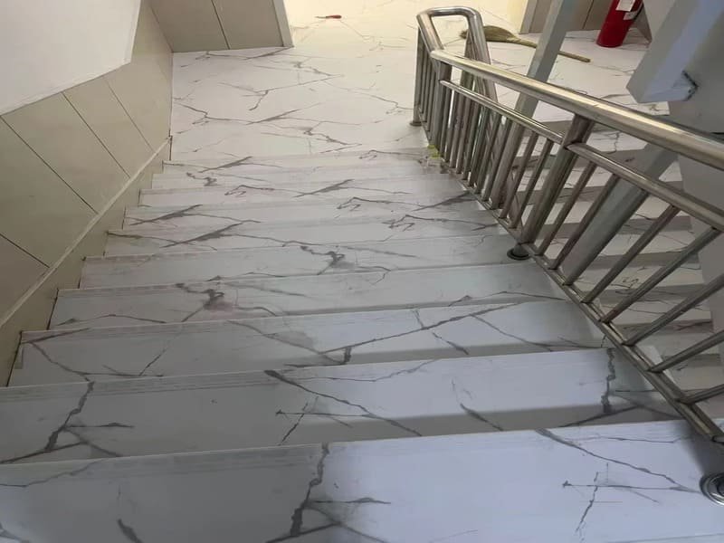 Cómo detectar si los bordes de un suelo de vinilo se están levantando
